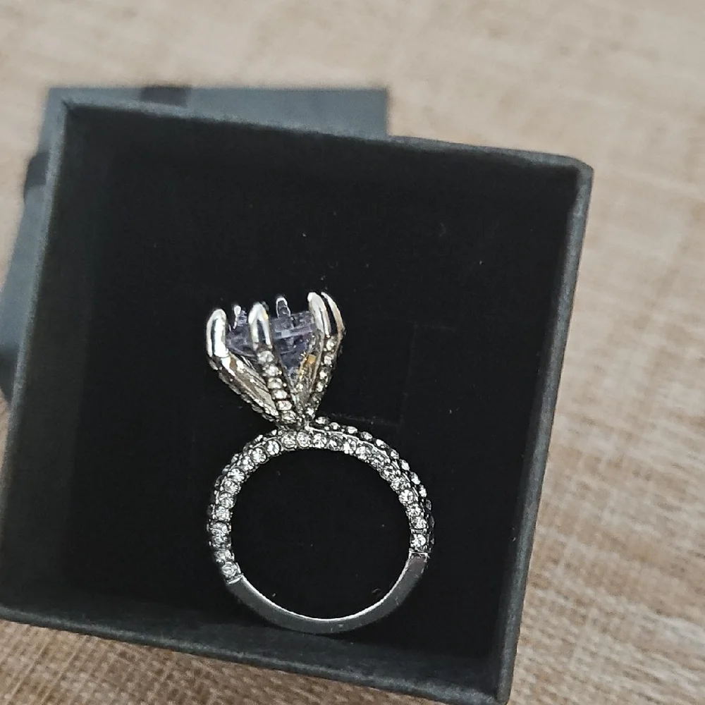Elegant Silver Ring with Clear Stone - Picture 3 of 6